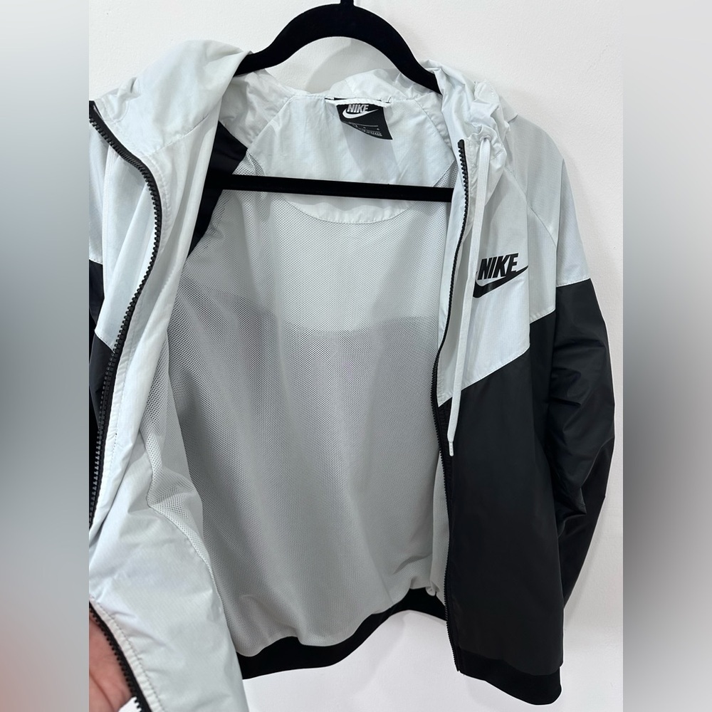 Nike Women’s Hooded Windbreaker - L - Picture 8 of 10
